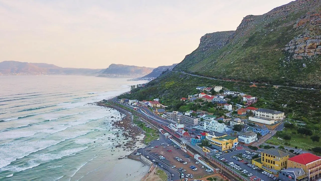 Admiralty Bed & Breakfast Bed & Breakfast Muizenberg