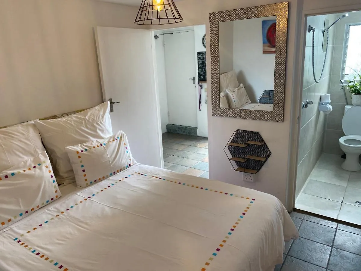 Admiralty Bed & Breakfast Bed & Breakfast Muizenberg