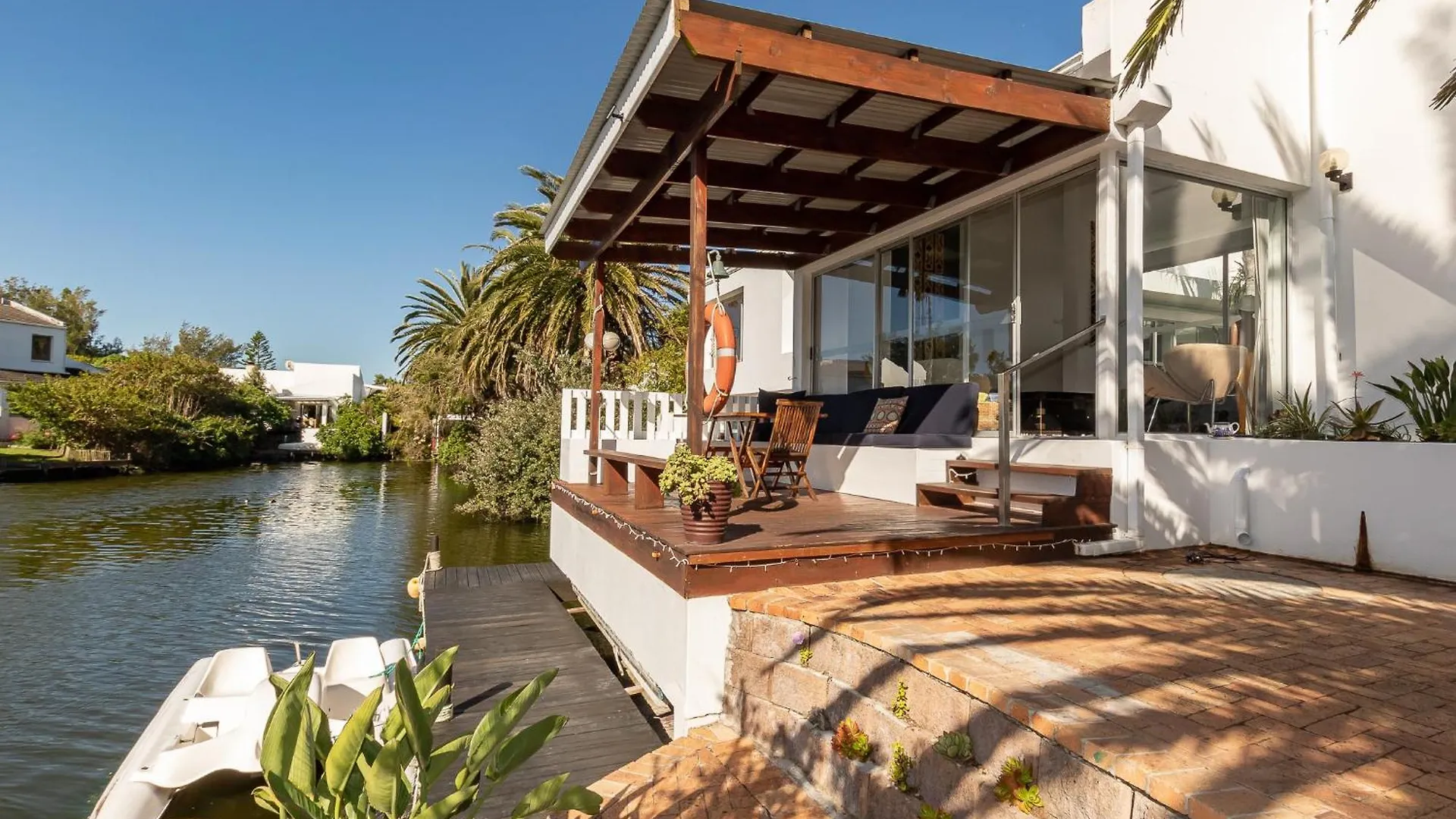 Admiralty Bed & Breakfast Bed & Breakfast Muizenberg