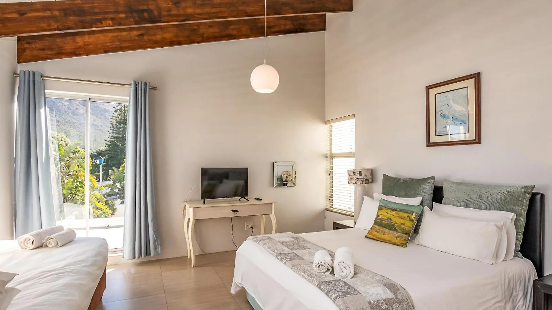 Admiralty Bed & Breakfast Bed & Breakfast Muizenberg