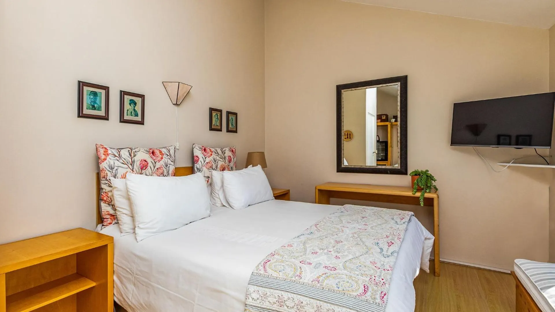 Admiralty Bed & Breakfast Bed & Breakfast Muizenberg