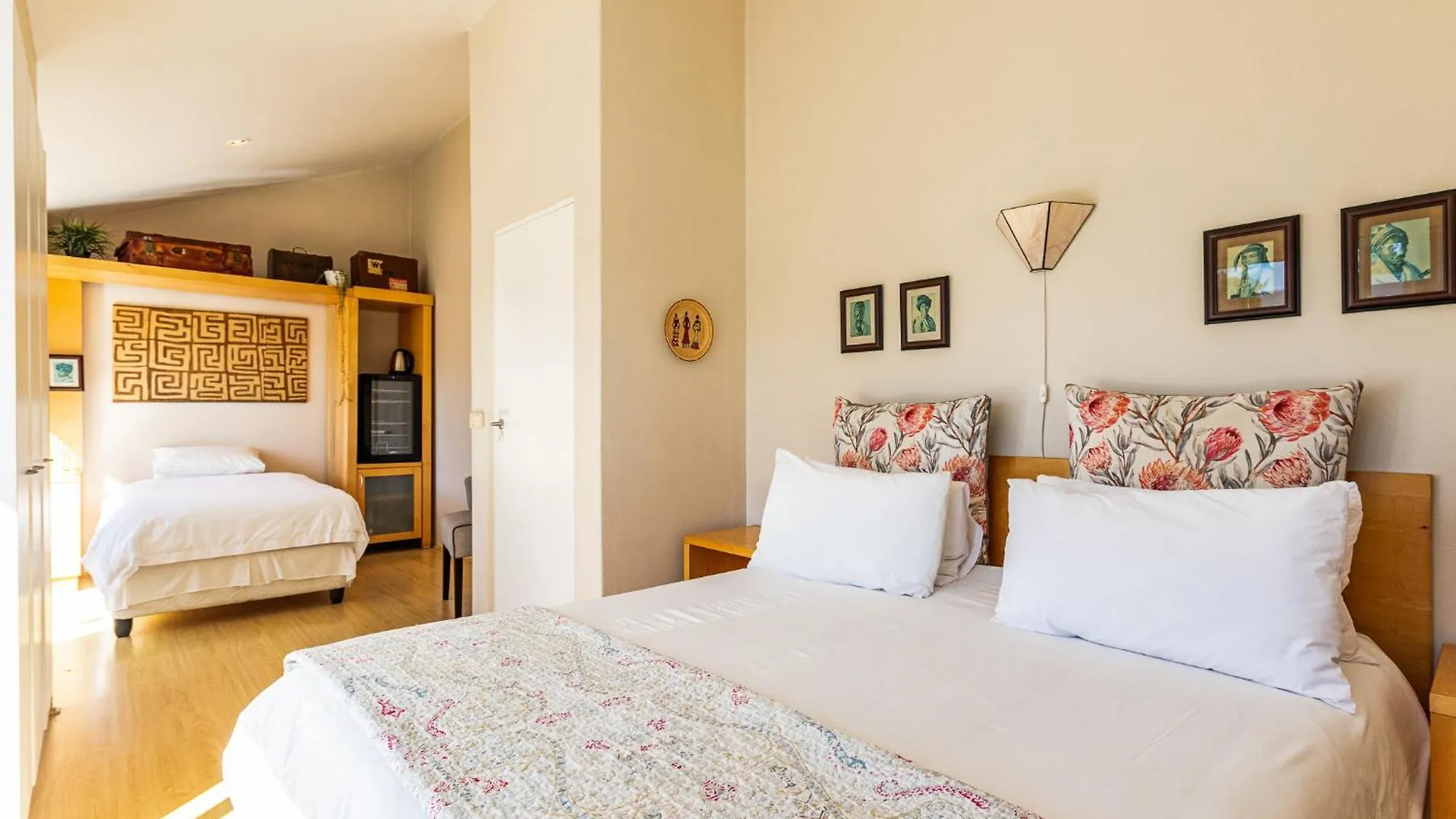 Admiralty Bed & Breakfast Bed & Breakfast Muizenberg