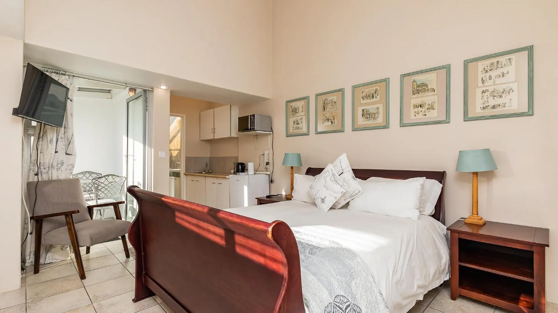 Admiralty Bed & Breakfast Bed & Breakfast Muizenberg