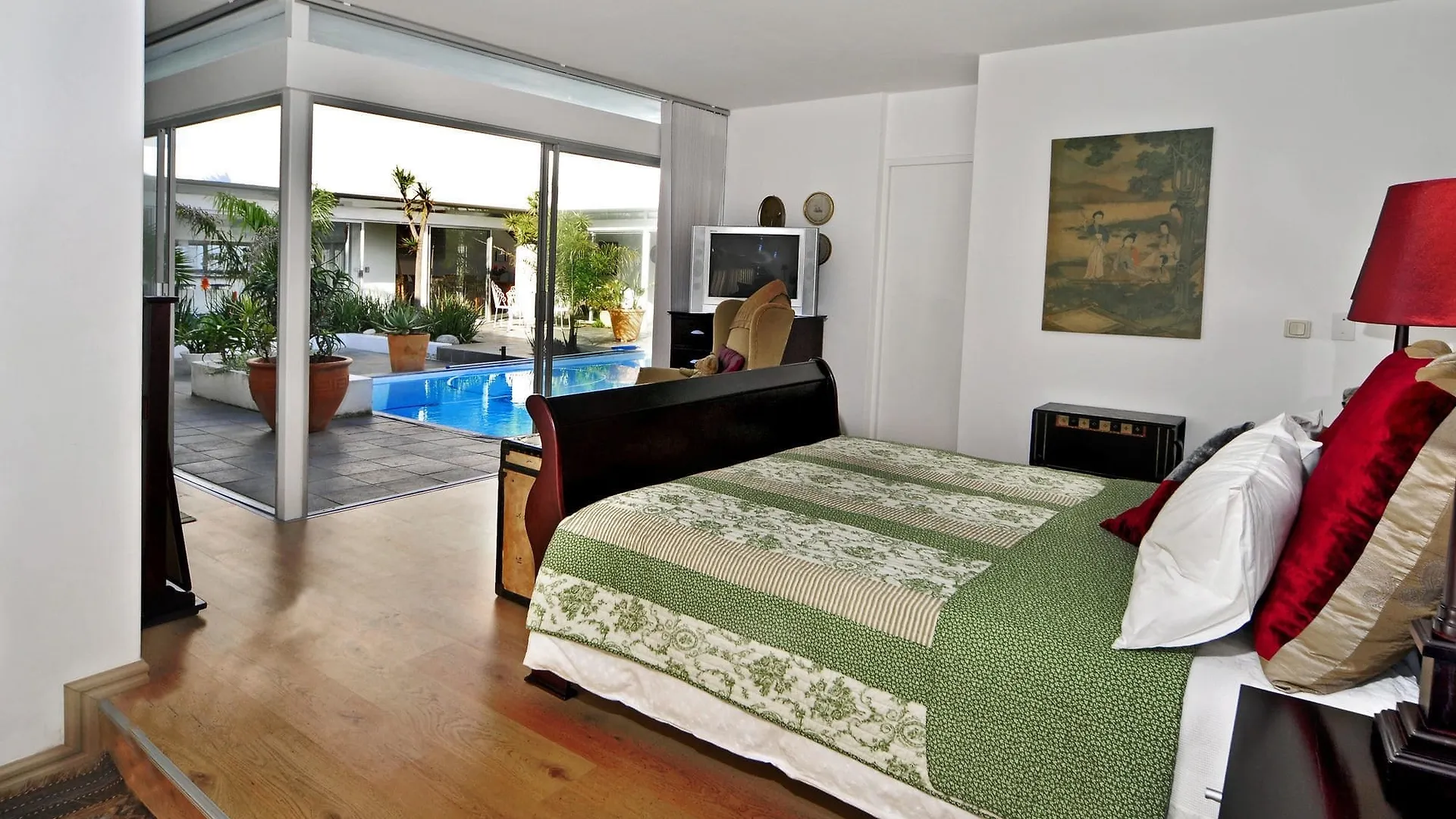 Admiralty Bed & Breakfast Bed & Breakfast Muizenberg